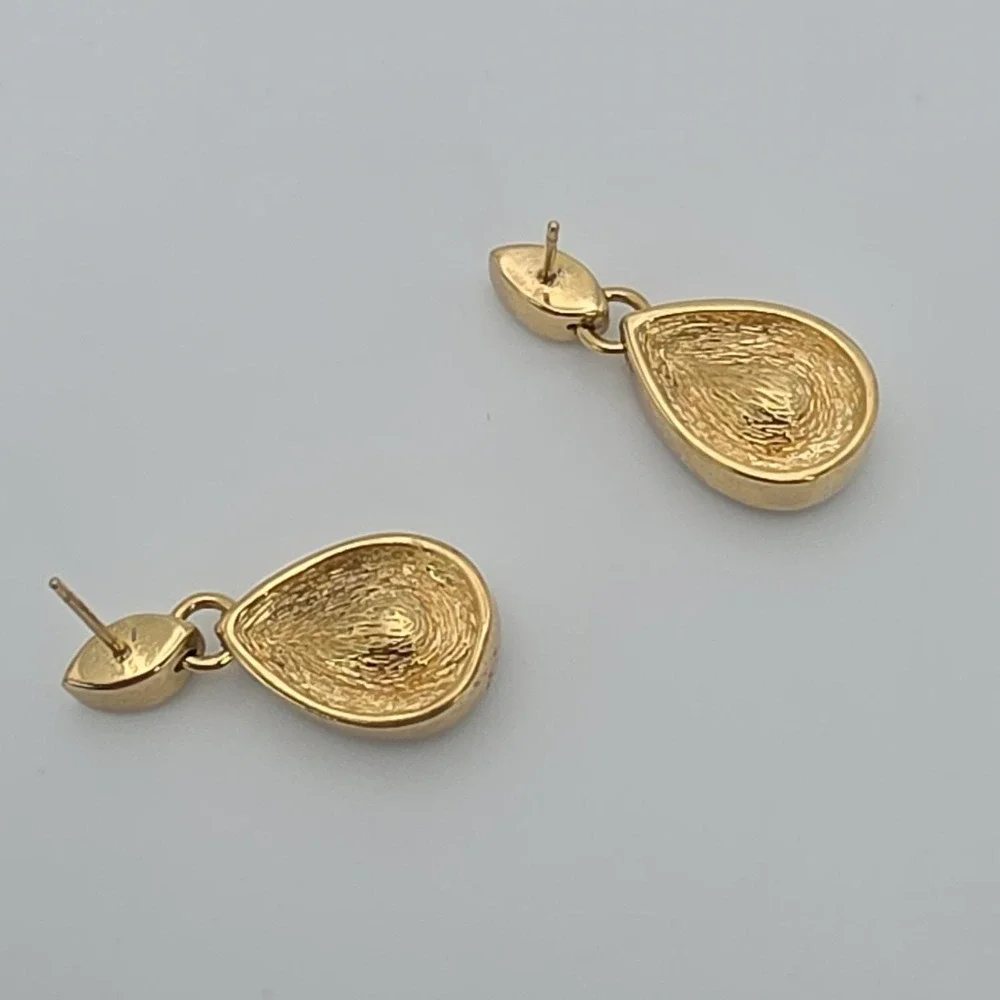 Vtg Signed SWAROVSKI Drop Earrings Plum Colored‎ Pear Cut Crystal 18k Gold Plate